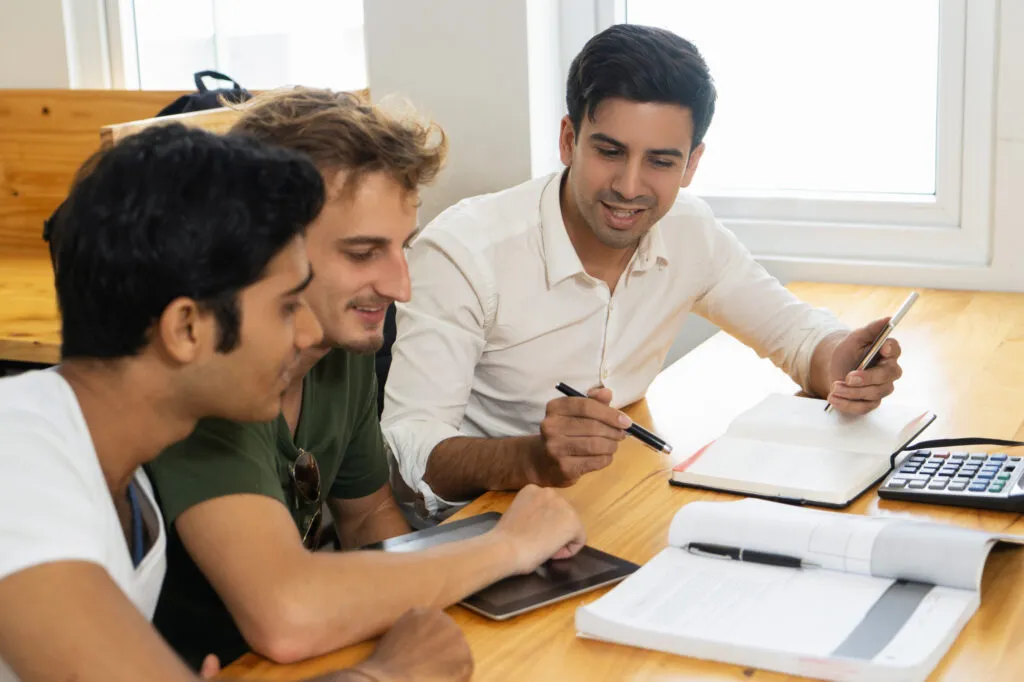 How Shared Living Promotes Financial Independence Among Young Professionals